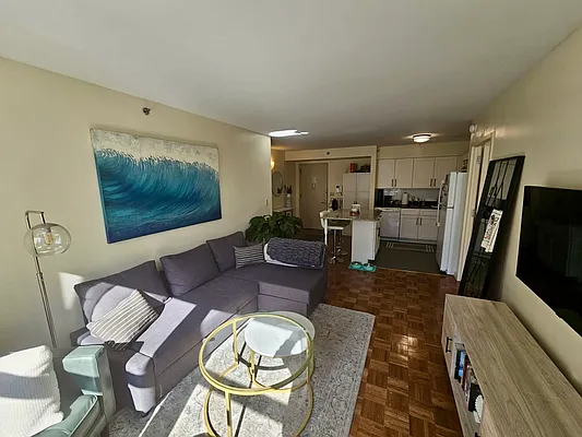 Rented by Red Apple Group | media 4