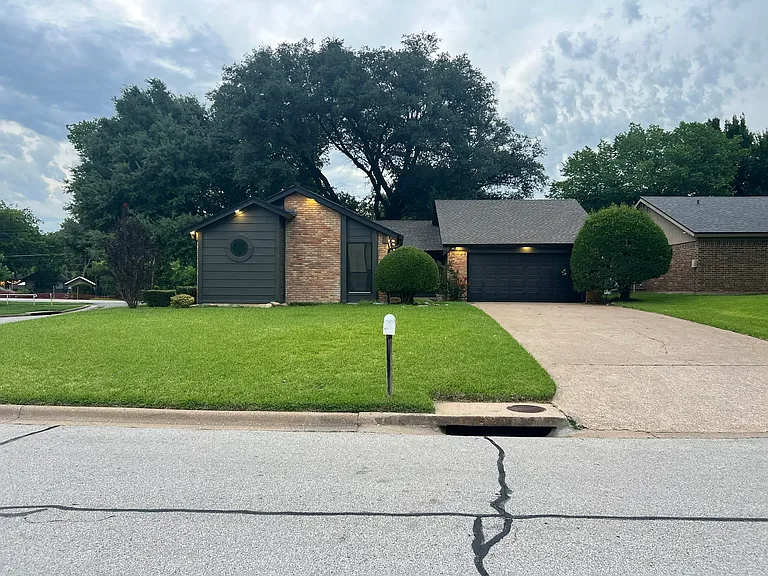 601 N Riverside Dr — Photo 48