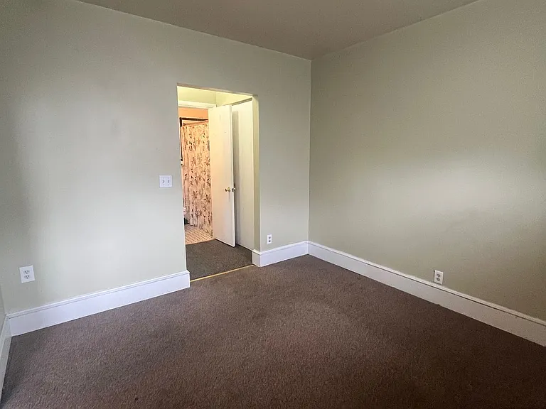 134 College Ave #R — Photo 5