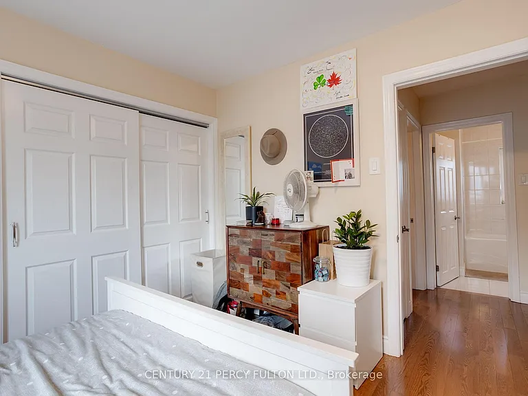 209 Coxwell Ave #MAIN — Photo 17