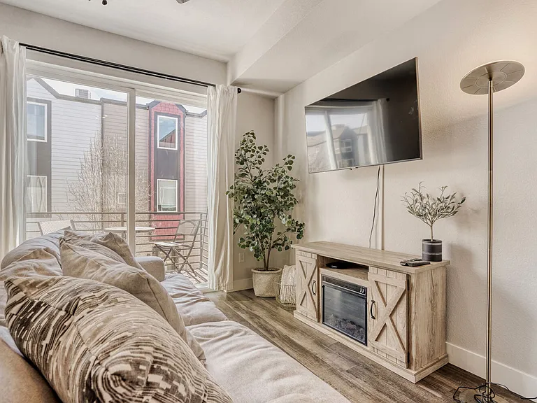 5594 W 10th Pl — Photo 8