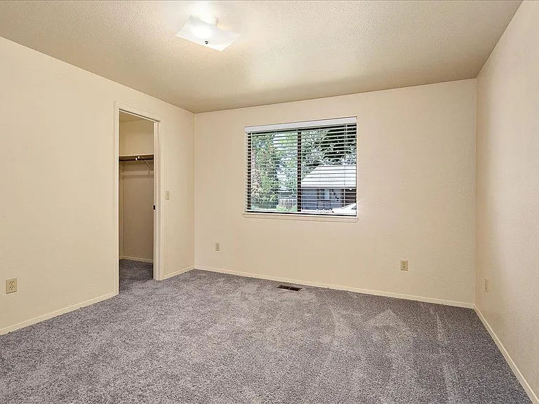 2304 W Canal St — Photo 17
