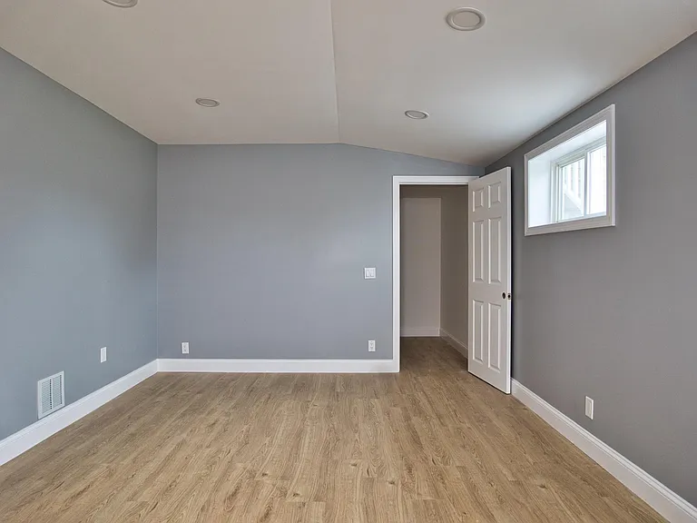 2753 Pleasant St #1 — Photo 35