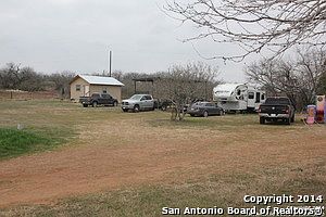 4th image of 840 County Road 404