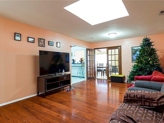 5th image of 435 Amelia St