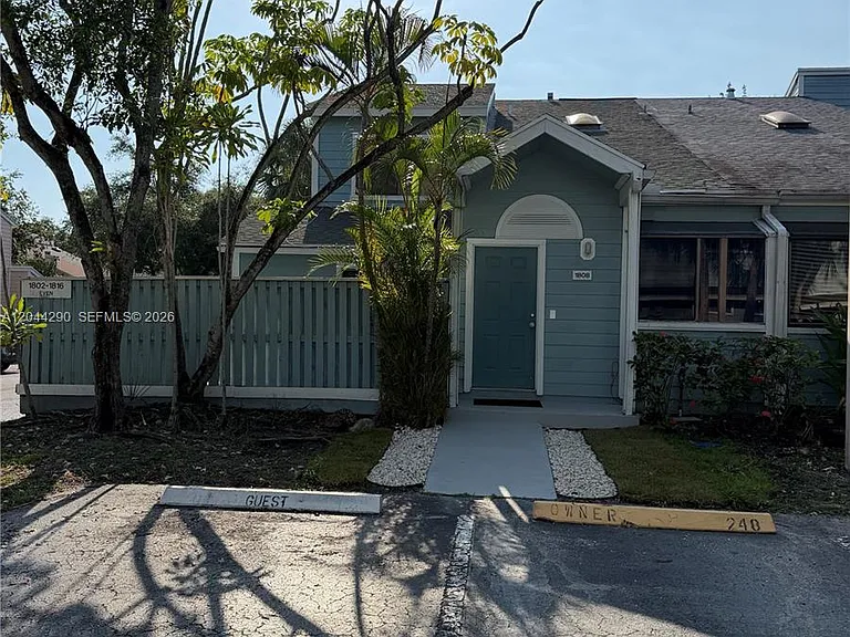 1808 Runners Way #1808 — Photo 10