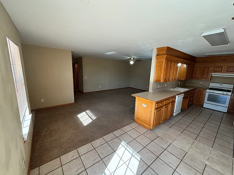 104 W Husband Ct — Photo 1