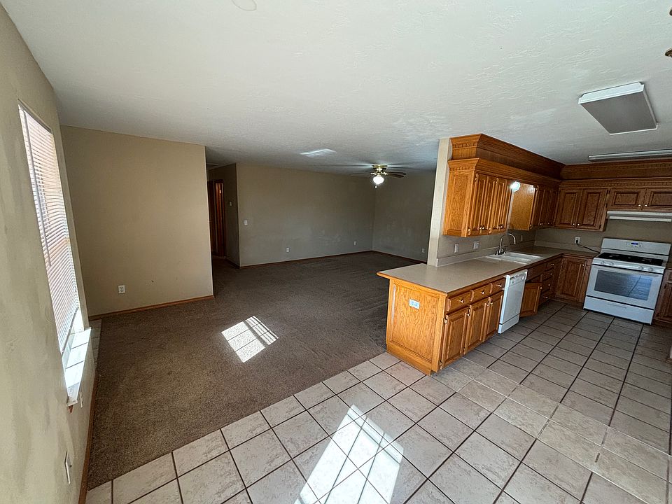 1st image of 104 W Husband Ct