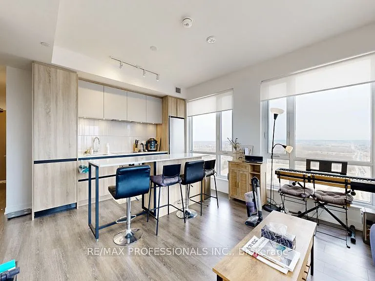7950 Bathurst St #B2304 — Photo 11