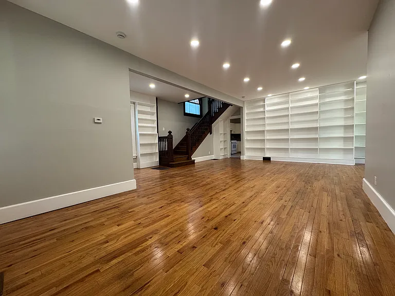 117 Maple St #117 — Photo 3