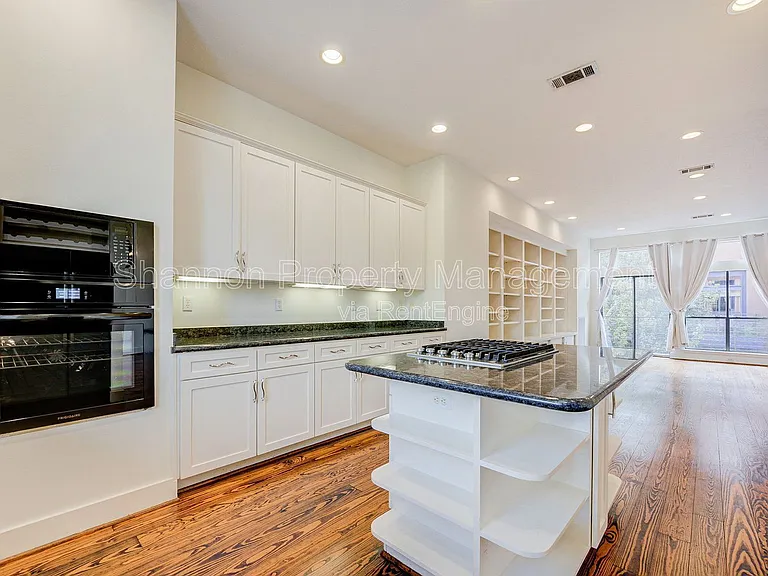 1501 California St #C — Photo 12