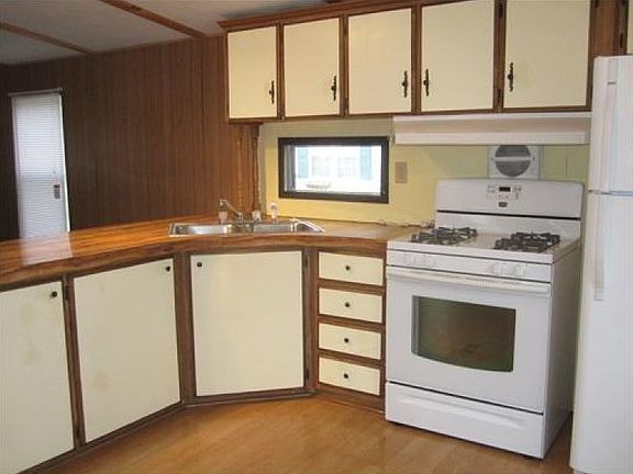 3rd image of 4 Waterman Dr