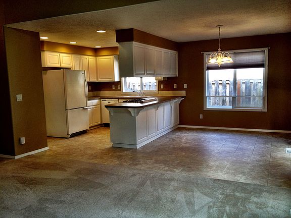 Kitchen and Eating area