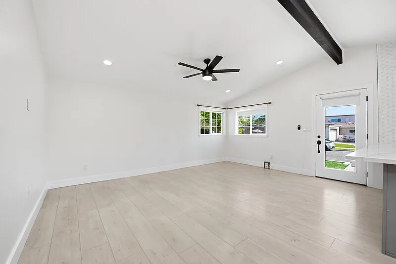 4 bed, 2.0 bath, 1402 sqft, $4,995 — Photo 3