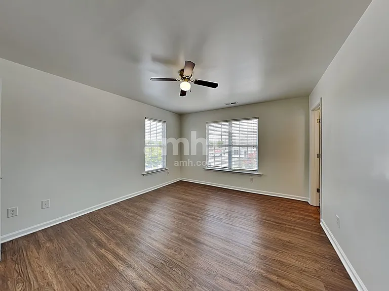 1438 Pleasant Garden Ln — Photo 8