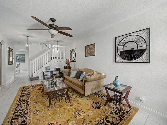 4th image of 206 Birch Street