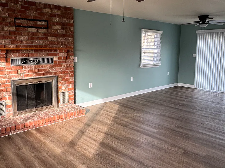211 Clifford Dr — Photo 6