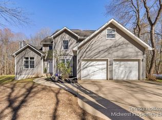 5099 Scotch Mist Dr, Saranac, MI 48881