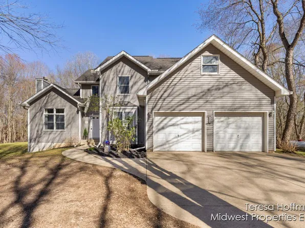 5099 Scotch Mist Dr, Saranac, MI 48881