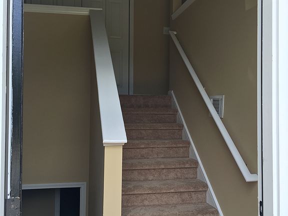 3rd image of 770 Eagles Nest Cir