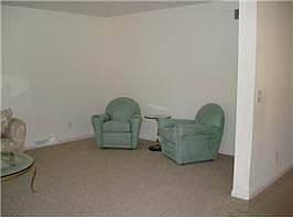 4th image of 165 Greenfield Blvd