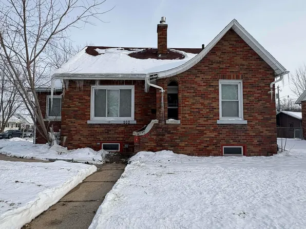 903 Kimball Ave, Waterloo, IA 50702