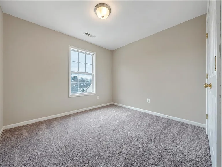 130 Salem Ln — Photo 16