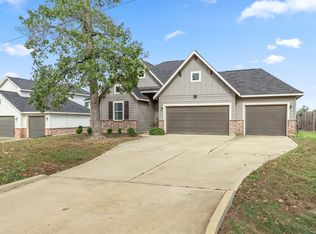 38466 Park View Dr, Hempstead, TX 77445