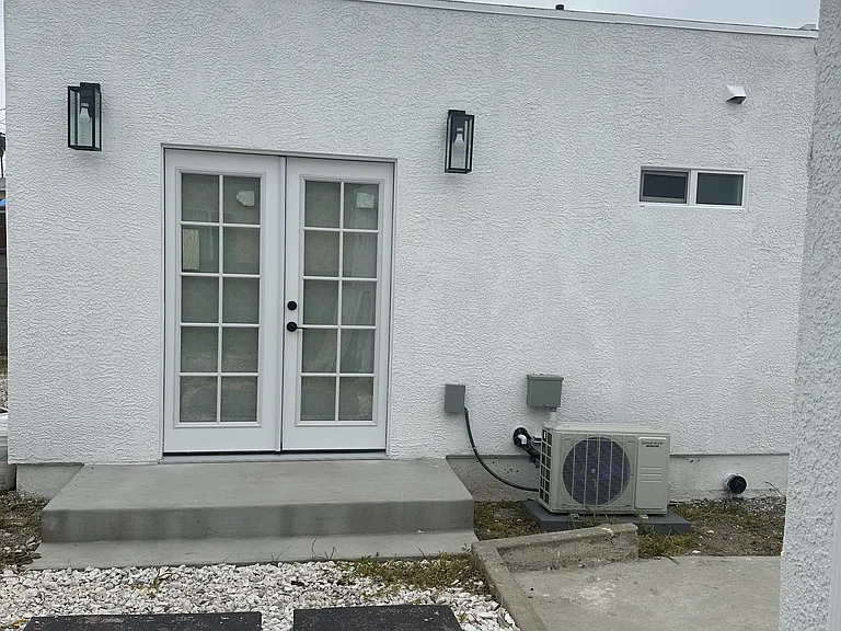 1718 W 83rd St #STUDIO — Photo 2