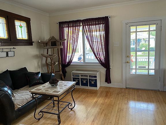 3rd image of 1672 Van Buren Ave