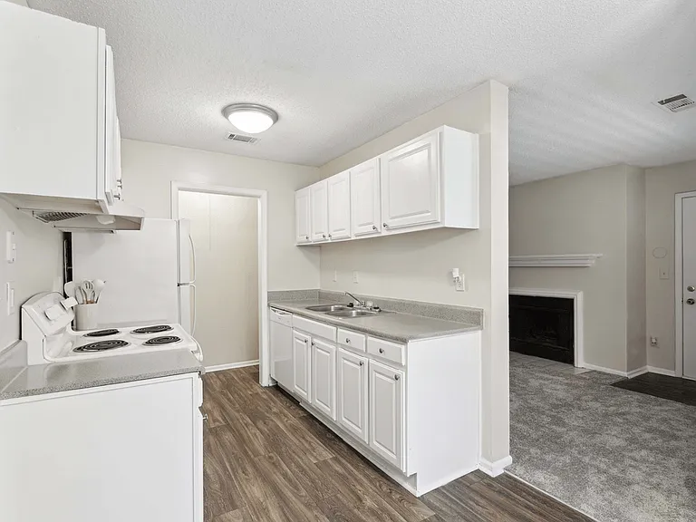 Towne Creek Apartment Homes — Photo 20