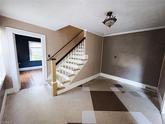 2nd image of 512 James St