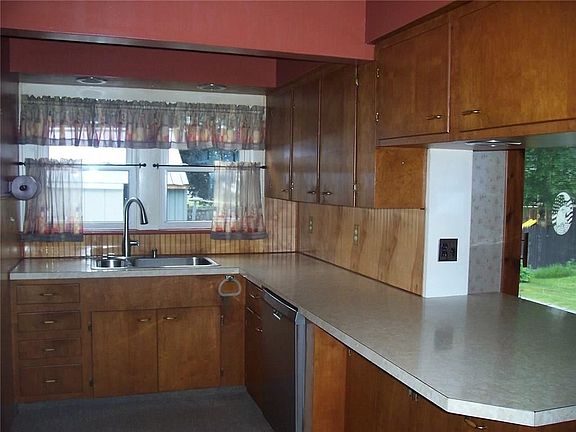 2nd image of 23 William St