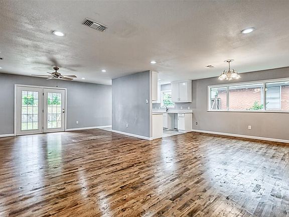 4th image of 2008 Myrtlewood Dr