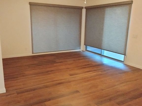 3rd image of 2512 Clairemont Dr Unit 115