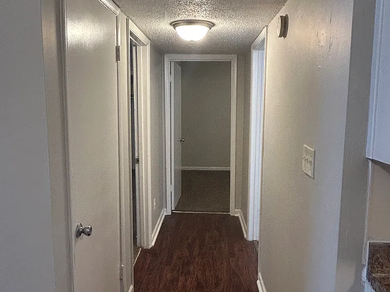 957 47th Pl N #D — Photo 3