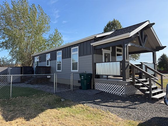 2nd image of 3229 Carrie Ct