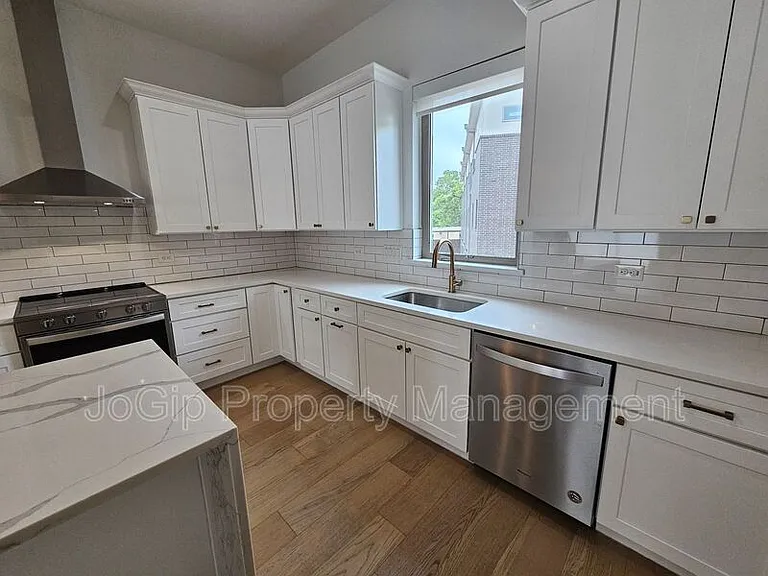 2620 Valley View Ln #102 — Photo 15
