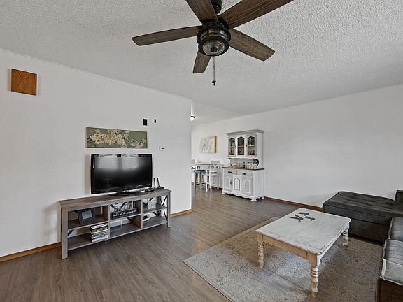 4th image of 805 4th Ave SW