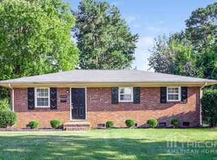 4300 Oak Forest Dr, Charlotte, NC 28215