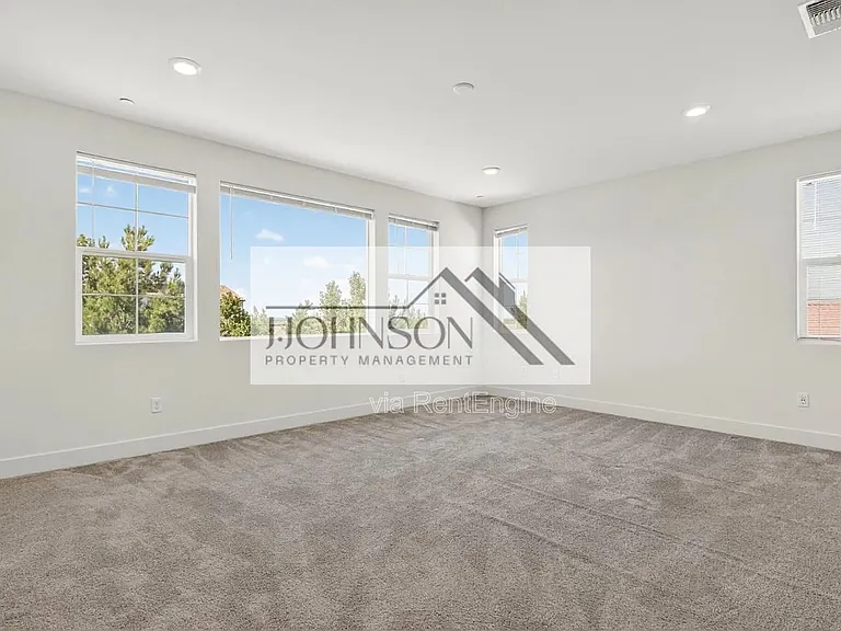 6640 Silverleaf Ct — Photo 9