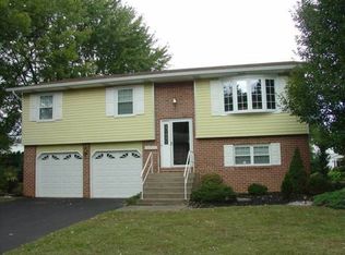 1150 Greenleaf Dr, Bethlehem, PA