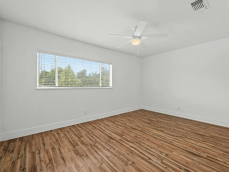 2401 Winsted Ln — Photo 13
