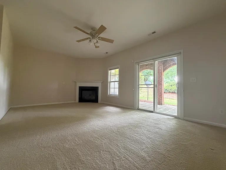 3049 Imperial Oaks Dr — Photo 6
