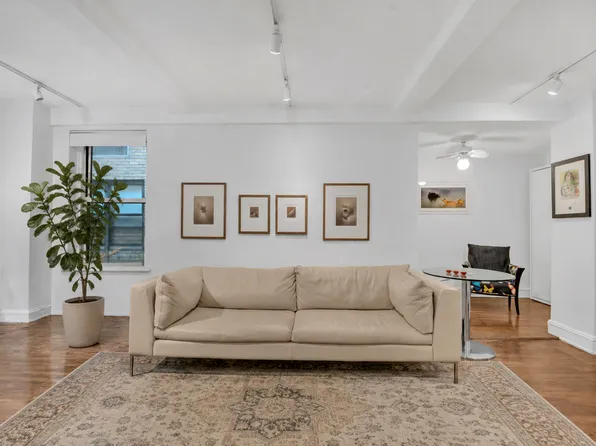 424 East 52nd Street image 1 of 16