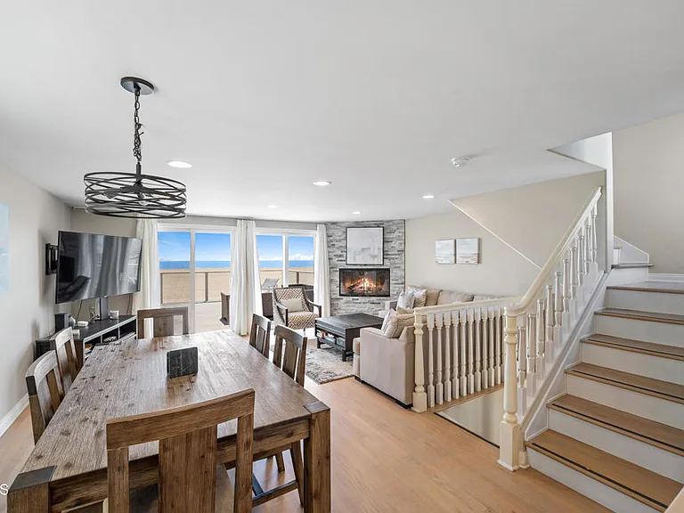 305 Ocean Dr — Photo 8