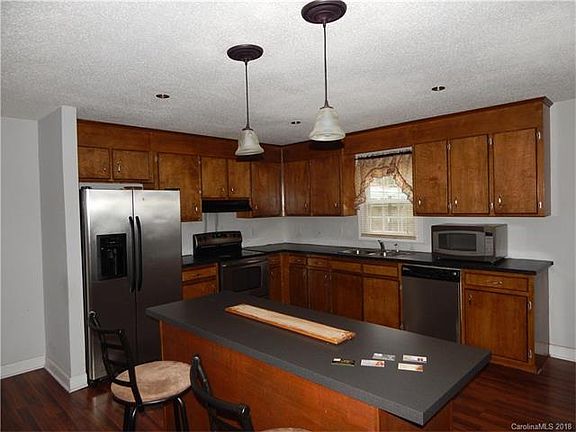 4th image of 2200 Carter Dr