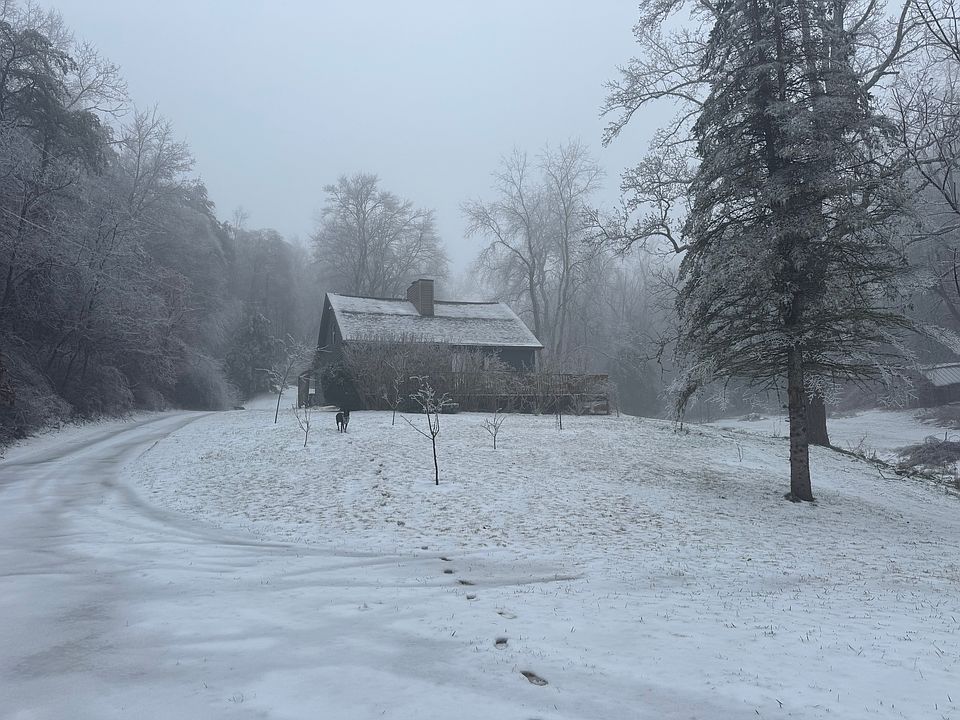 2nd image of 2436 Stonewall Rd NE