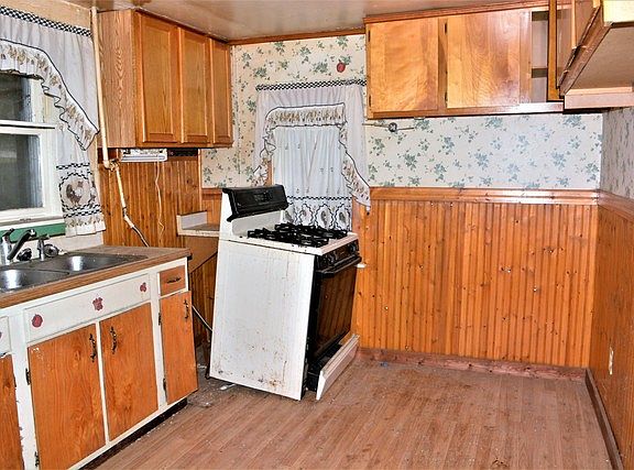 5th image of 162 E Greenview Ave