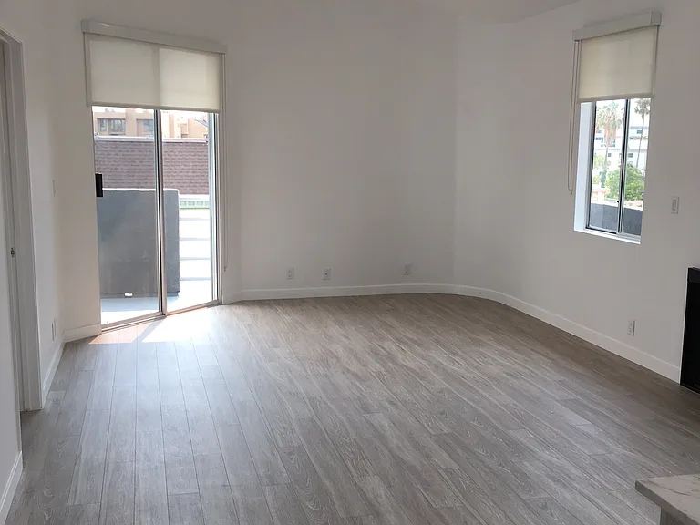 8600 Burton — Photo 24